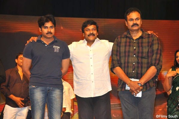 pawan+kalyan+and+chiranjeevi+exchanging+