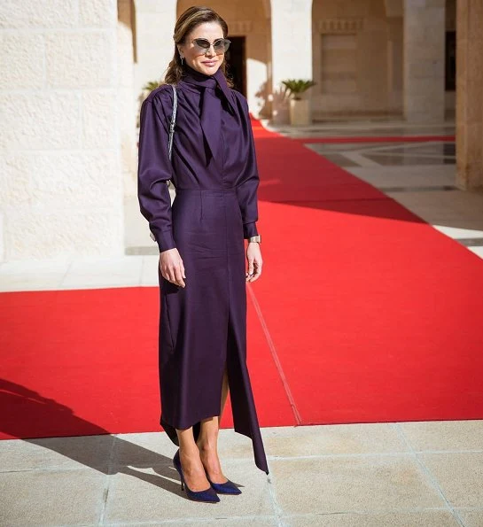 Macedonia's President Gjorge Ivanov and First Lady Maja Ivanova came to Jordan. Queen Rania wore Gianvito Rossi satin pumps, carried Bottega Veneta bag