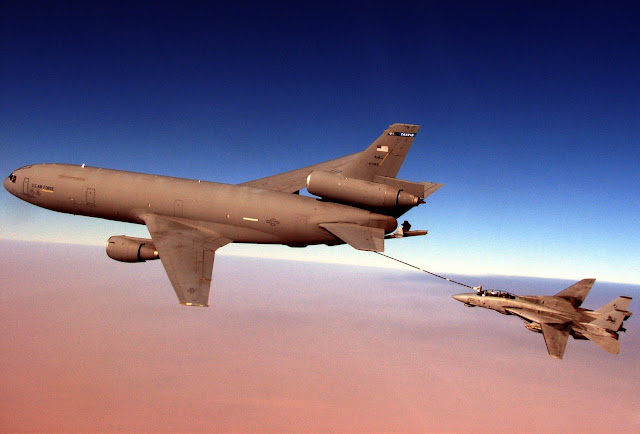 F-14D Tomcat conducts aerial refueling 