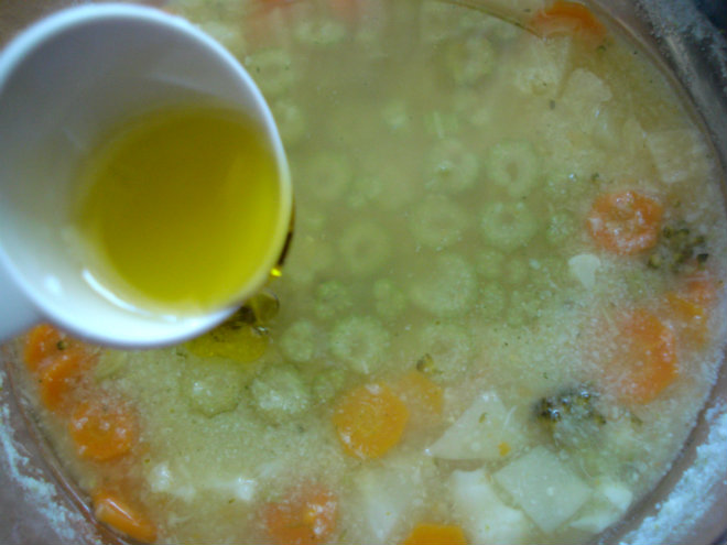 Thick vegetable soup by Laka kuharica: stir in the olive oil