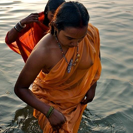 532px x 532px - Desi Girls, Indian Girls , Pakistani Girls Photos: Desi Girls Bathing