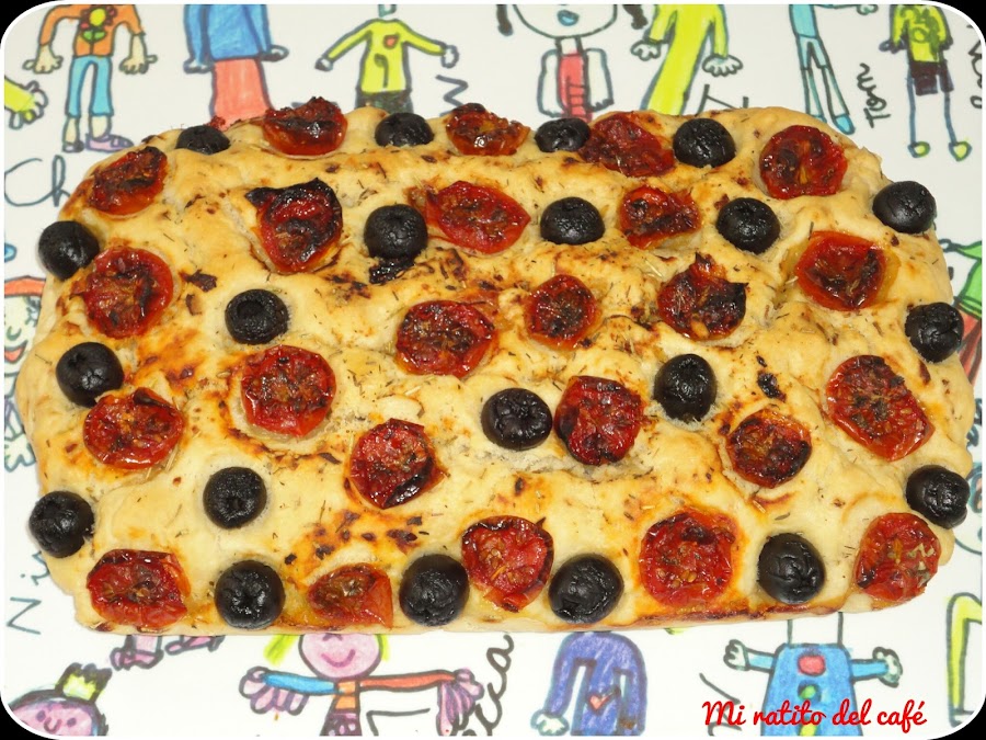 Focaccia de tomates cherries y olivas