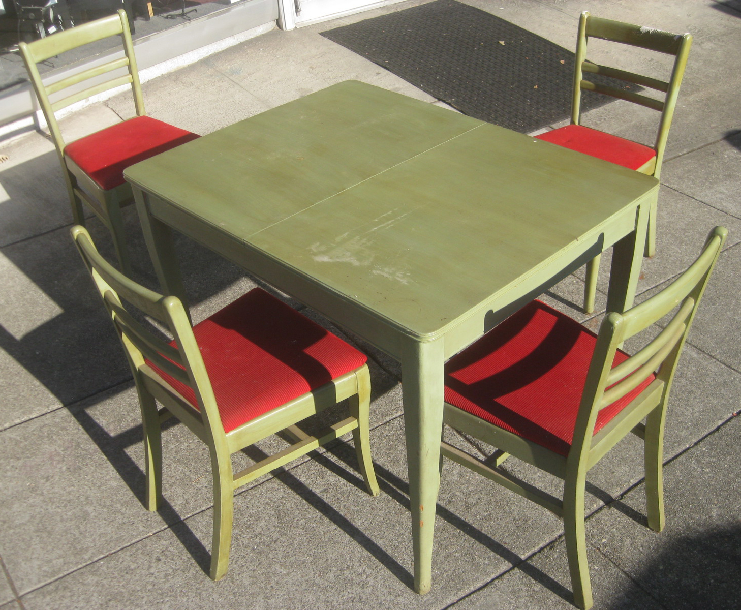UHURU FURNITURE & COLLECTIBLES: SOLD - '40s Kitchen Table ...