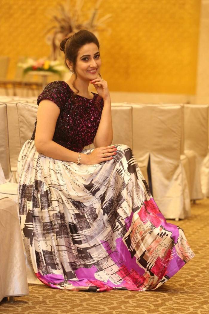 Telugu Tv Anchor Manjusha Stills In Maroon Dress At Movie Success Meet