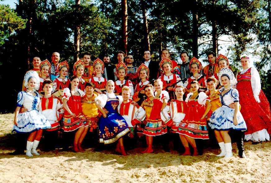 CONOCIENDO RUSIA VESTIMENTA Y TEXTIL CONOCIENDO RUSIA VESTIMENTA Y TEXTIL
