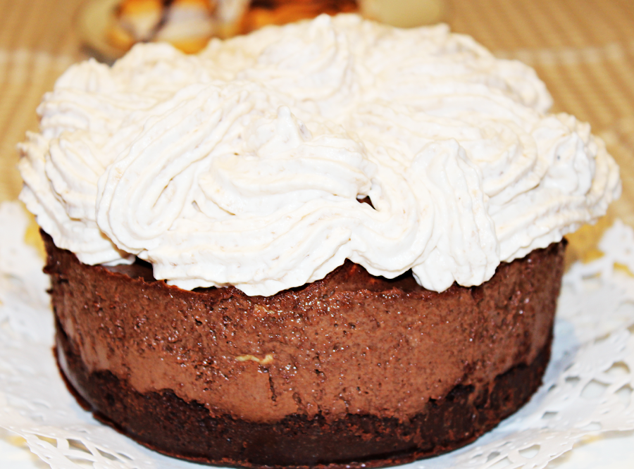 TARTA DE MOUSE DE CHOCOLATE CON PROFITEROLES CON THERMOMIX