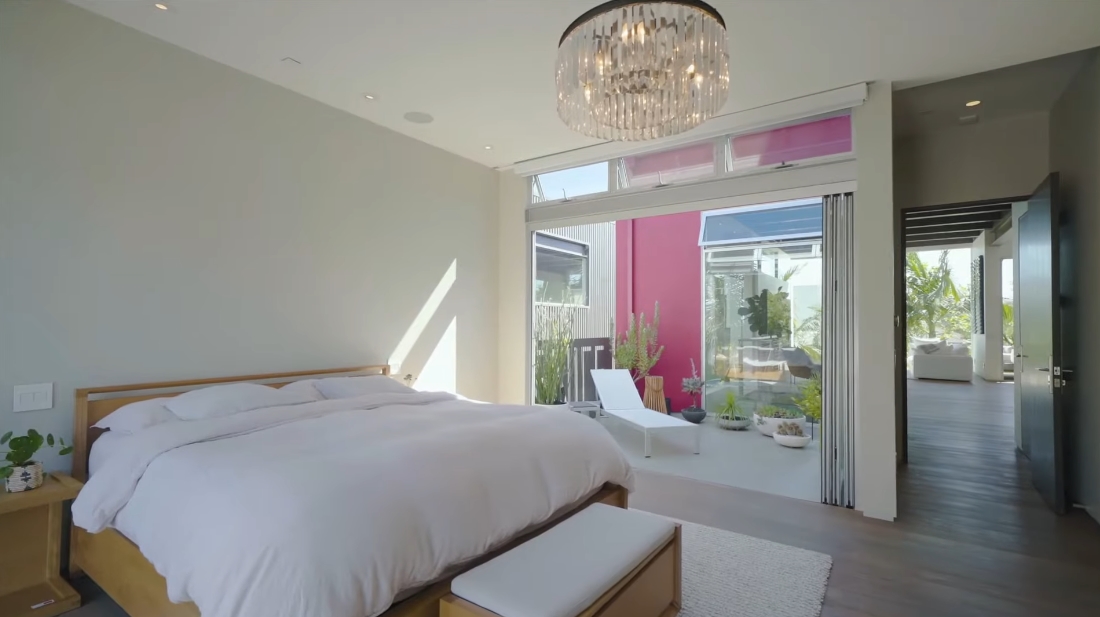 Tour 248 Bernard Ave, Venice, CA vs. 33 Interior Design Photos