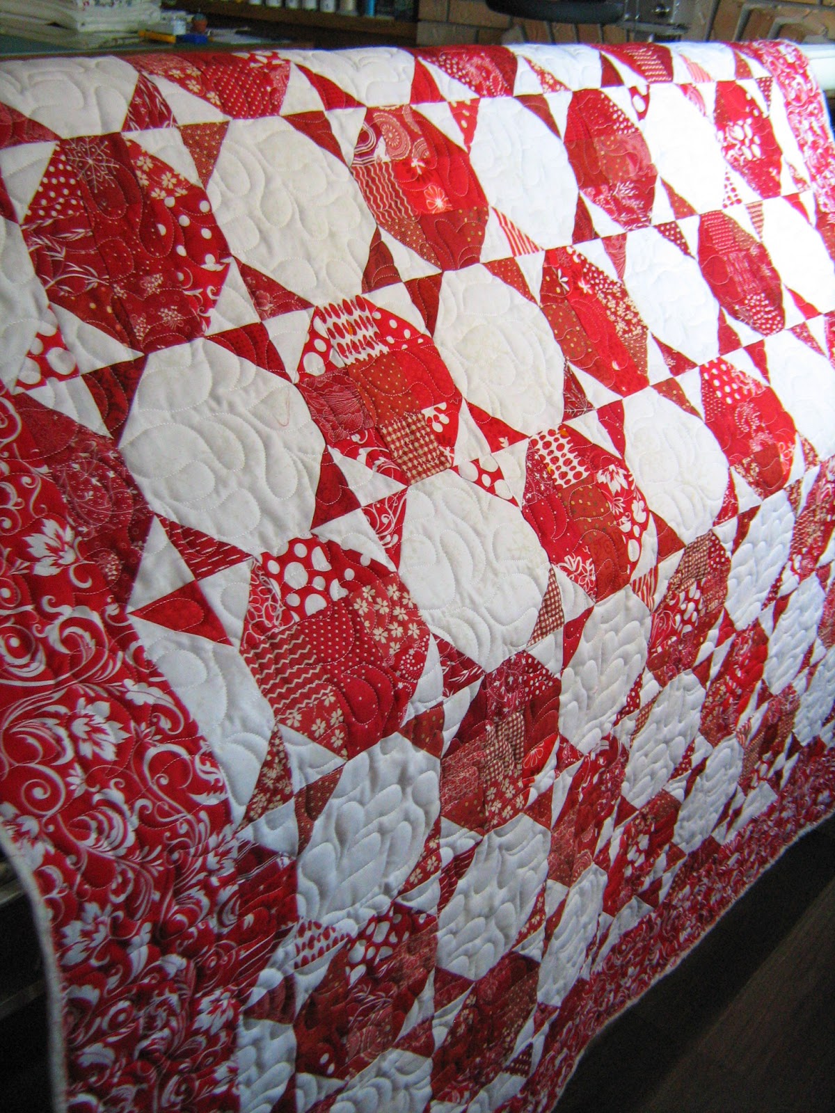 inch-by-inch-quilting-red-and-white-snowball-quilt-by-janet