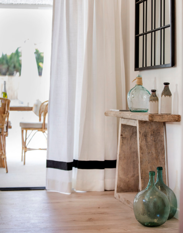 Blanco y madera en Mallorca