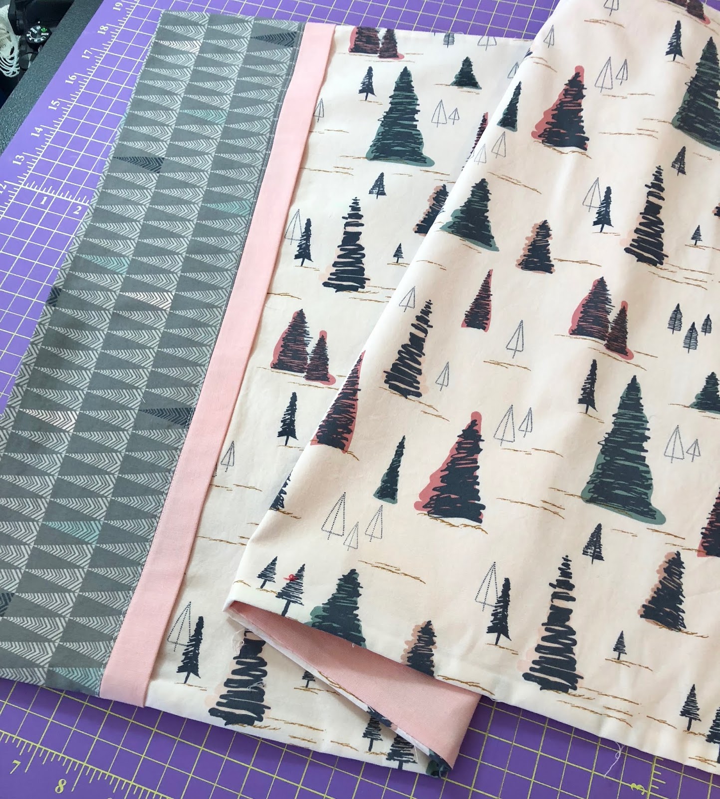 she can quilt Holiday Pillowcase Tutorial Three Styles A FAL Tutorial