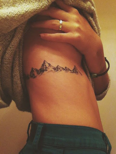 Este lado da montanha tatuagem pode olhar traiçoeiro, mas é absolutamente deslumbrante.