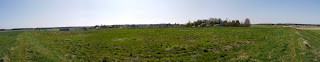 Panoramabild aus fünf Fotos aus der Mitte der Ostseite der Keltenschanze Buchendorf