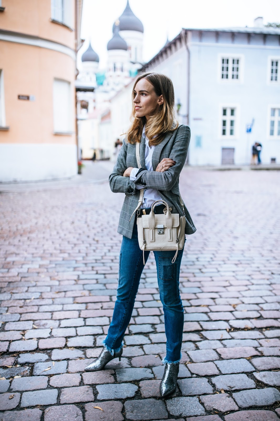 HOW TO STYLE THIS FALL'S MAJOR SHOE TREND THE GLITTER BOOTS Kristjaana