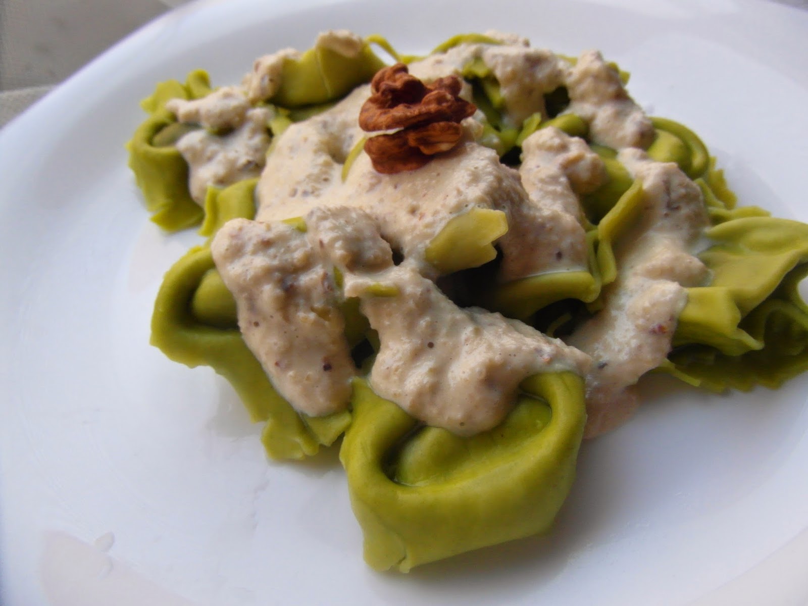 TORTELLINI DE ESPINACAS Y RICOTTA CON SALSA DE NUECES
