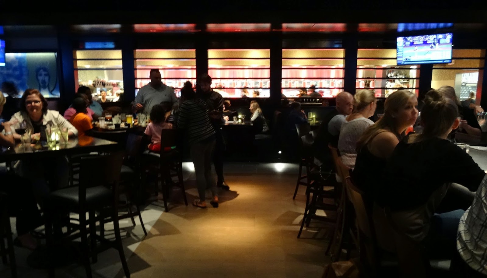 Femme au foyer Yard House in Greenville