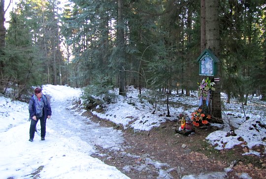 Kapliczka w Grzechyńskim Lesie.