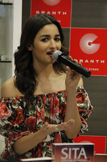 Glamours Hindi Girl Alia Bhatt At Movie Trailer Launch In Red Dress (3)