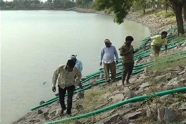 Karnataka Villagers Drain Lake After Discovery of Woman's HIV-infected Body, Bangalore, News, Local-News, River, Woman, Dead Body, Humor, National