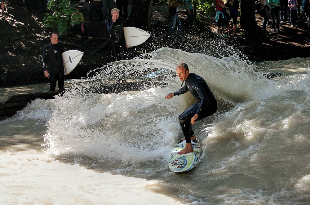 Surfing in the City Munich’s Eisbach Kuriositas