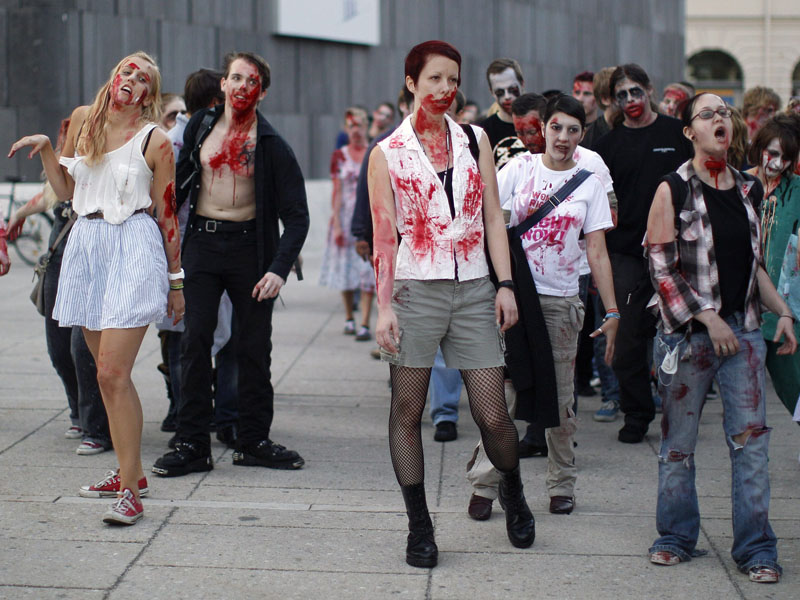 FOTO Zombie Berkeliaran di Jalanan Wina Austria 