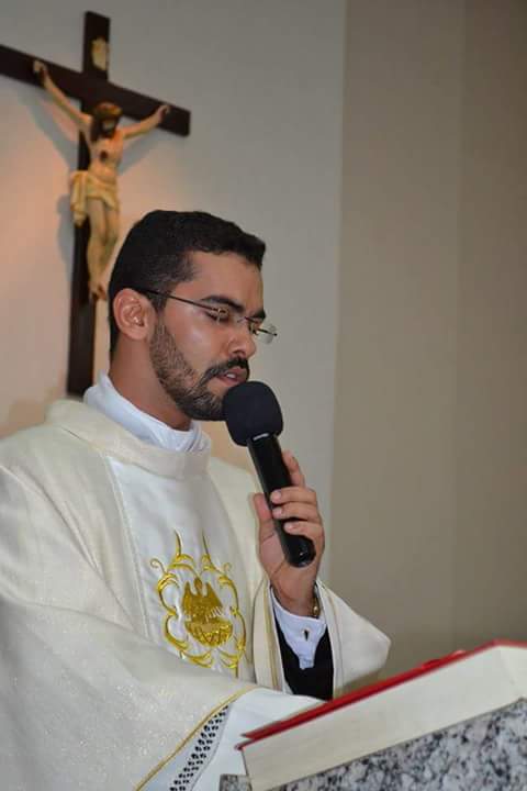 SOU UM KAIRÓS.: Celebração de posse do novo Padre da paroquia de Pão de  Açucar-PE aconteceu na noite de terça-feira (02)