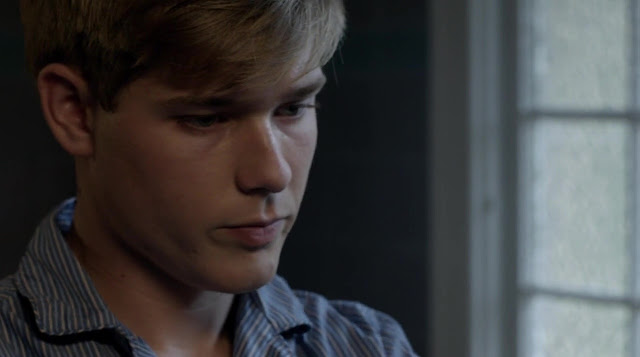 Films Et Séries Tv Avec Mason Dye ausCAPS: Mason Dye shirtless in Flowers In The Attic