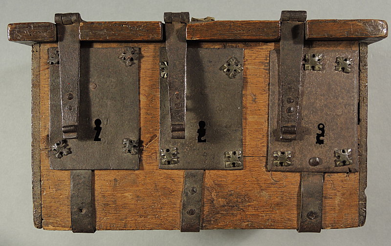 500 Years of Treasures from Oxford ThreeLock Chest