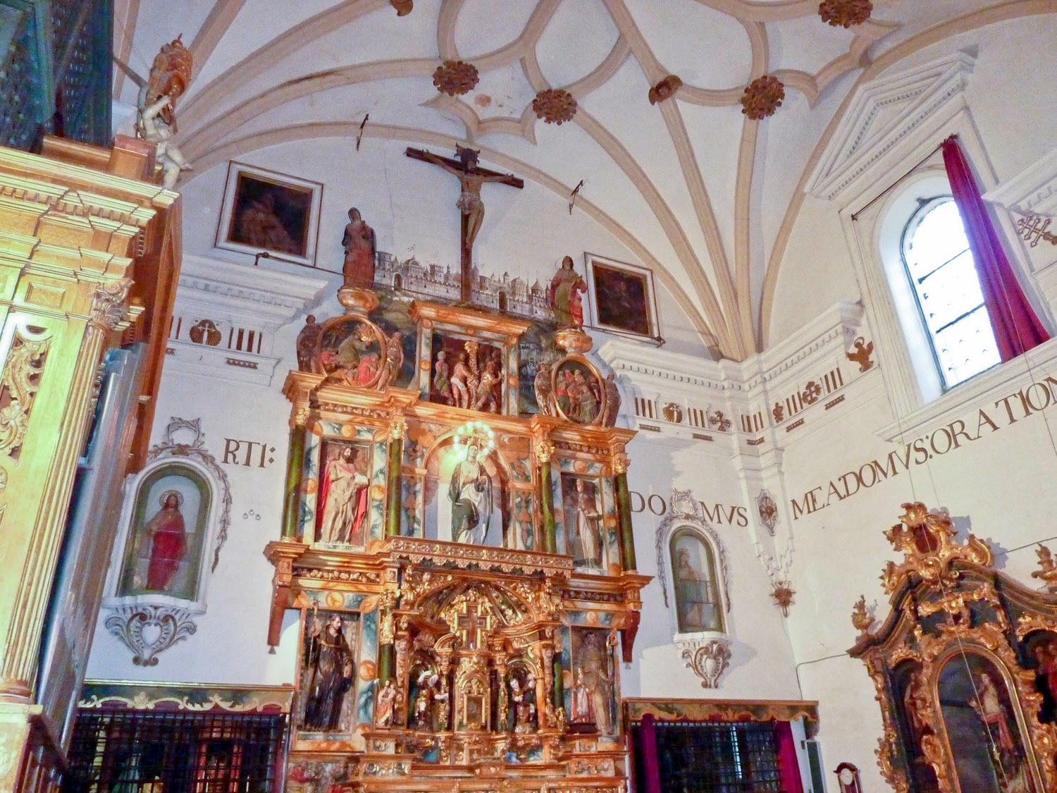 Detalle altar Monasterio de San Clemente en Toledo