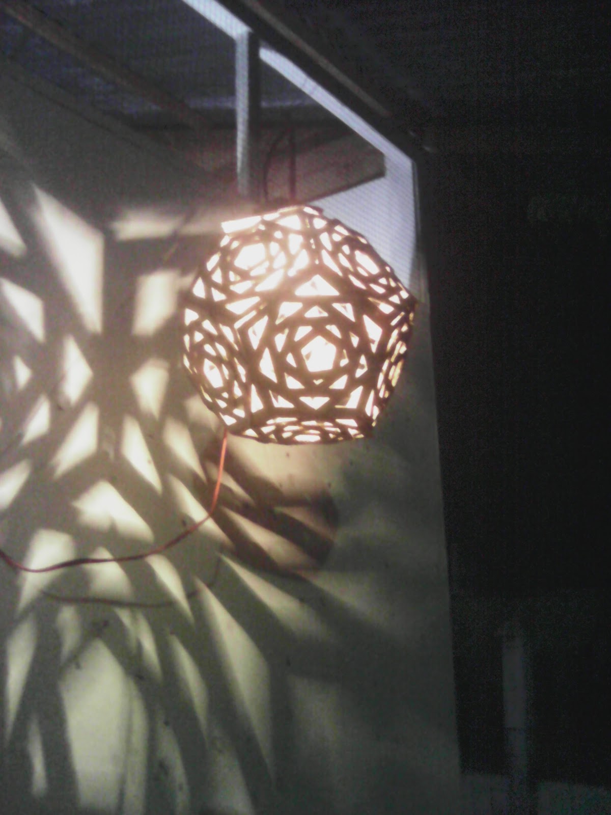 Cara Membuat Lampu Hias Unik dari Kardus Bekas ~ Creative Works