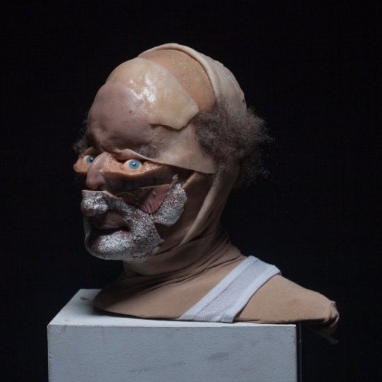 As bizarras, inquietantes e surreais esculturas de partes do corpo deformados de Sarah Sitkin Sarah Sitkin esculturas macabras seres humanos deformados sombrias bizarras surreais pesadelos terror