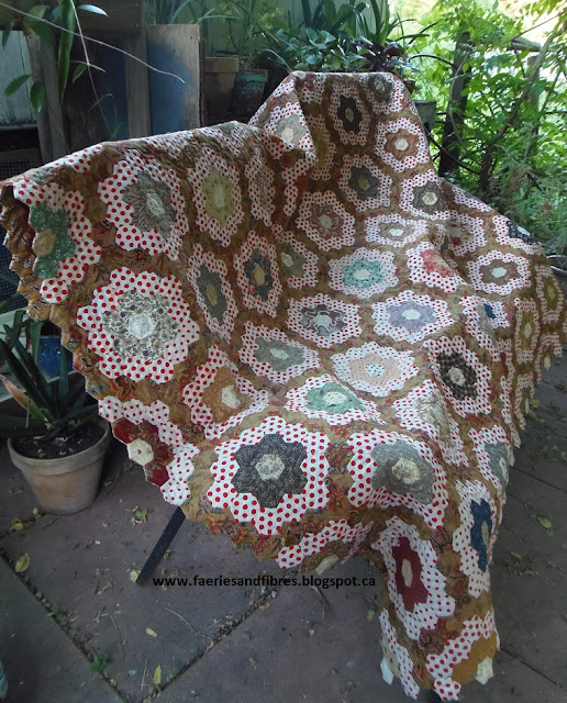Faeries and Fibres Tutorial Finishing a hexagon quilt with a facing