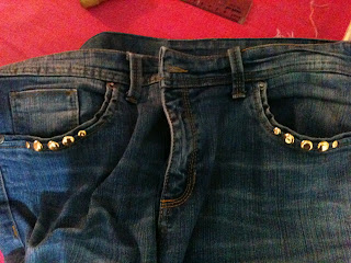 DIY...Personalizar uns jeans fácil...Personalizar com tachas...