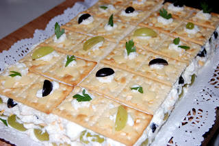 Tarta salada de uvas y cuatro quesos