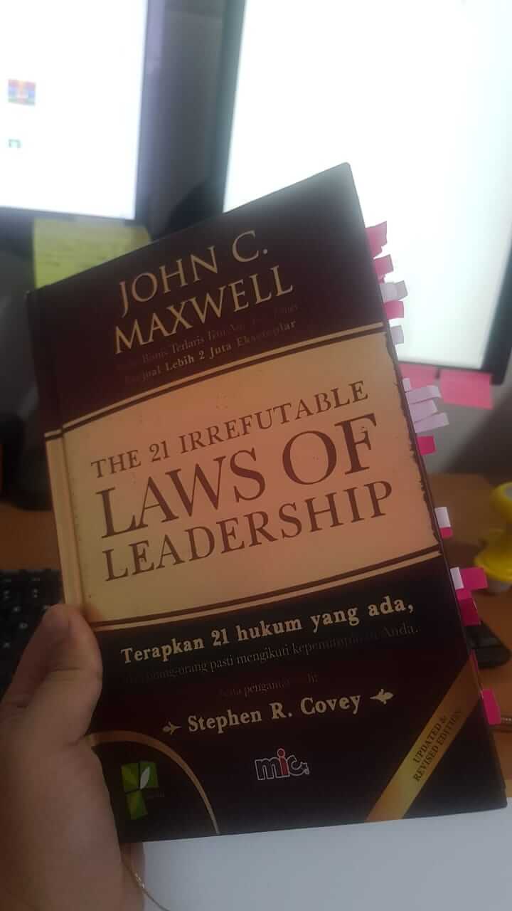 Review Buku The 21 Irrefutable Laws of Leadership - John C Maxwell