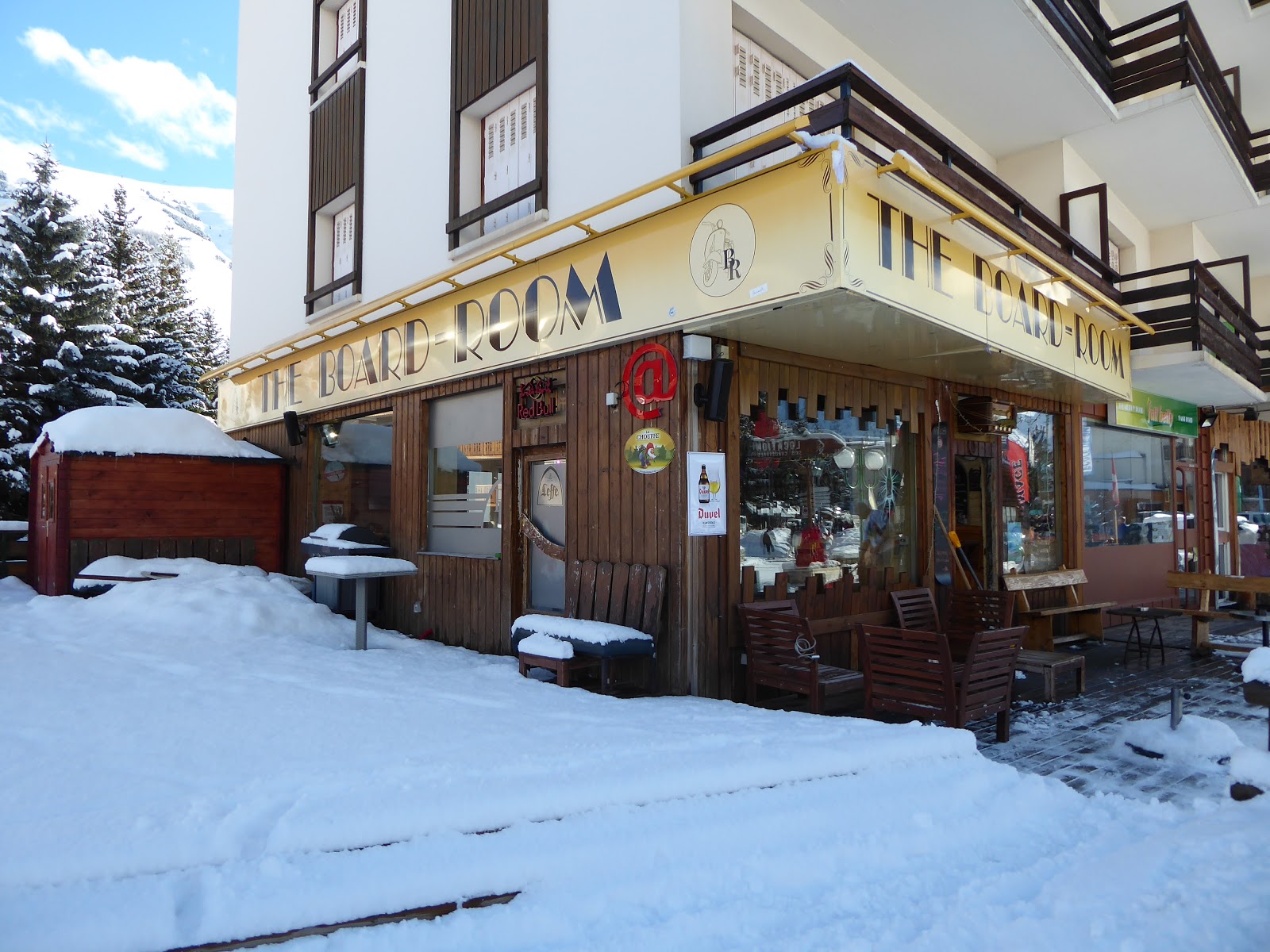 Prop Up the Bar Les Deux Alpes
