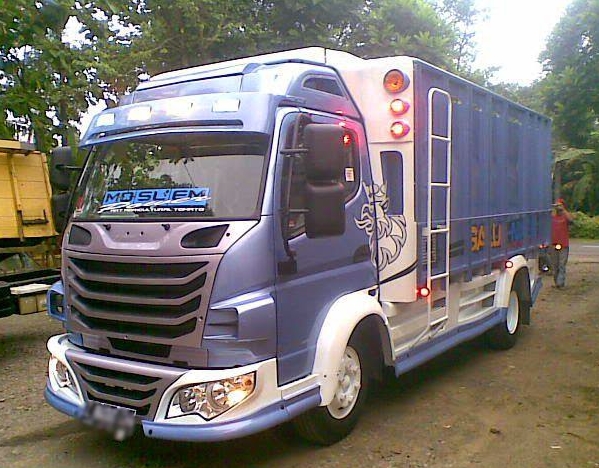 Truk Canter Modif-biru tua