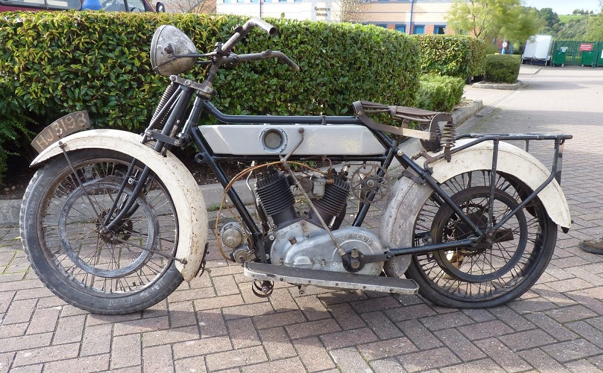 1923- ROYAL ENFIELD CÔTÉ GAUCHE