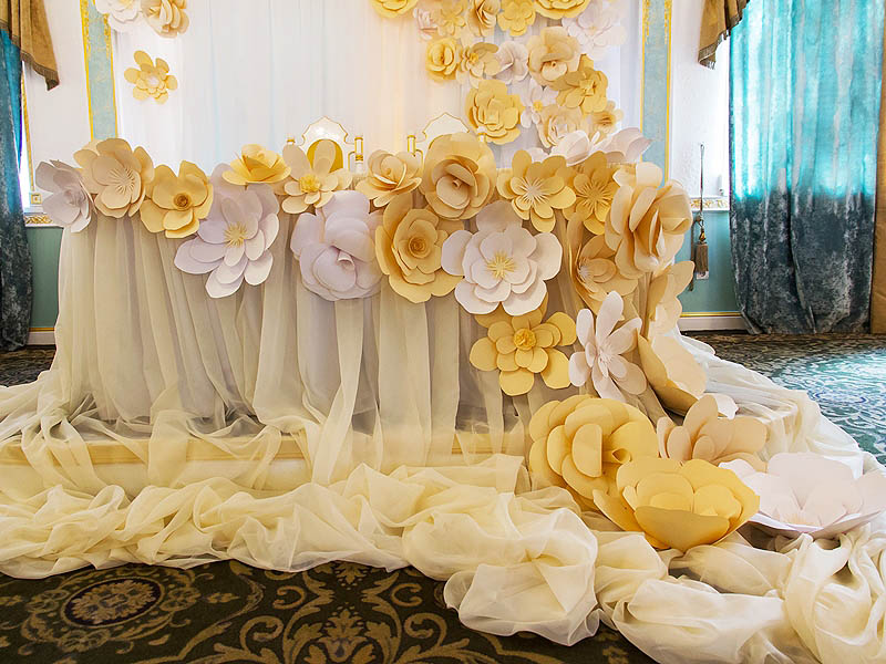 Студия свадебной флористики и декора Alcon: Бумажные цветы в свадебномдекоре