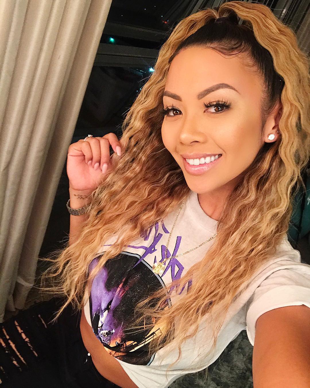 Liane Valenzuela Latest Stills (11 Photos)