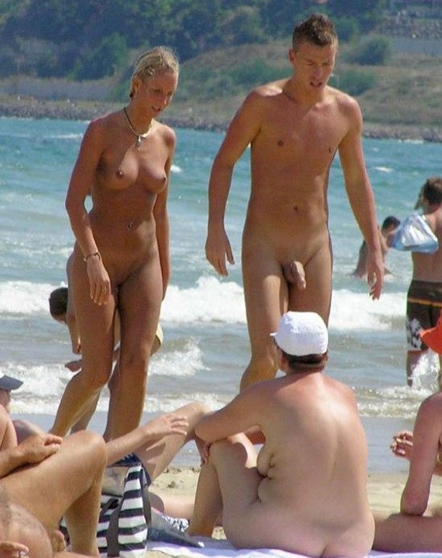 nudes girl: 25 nudist couples 