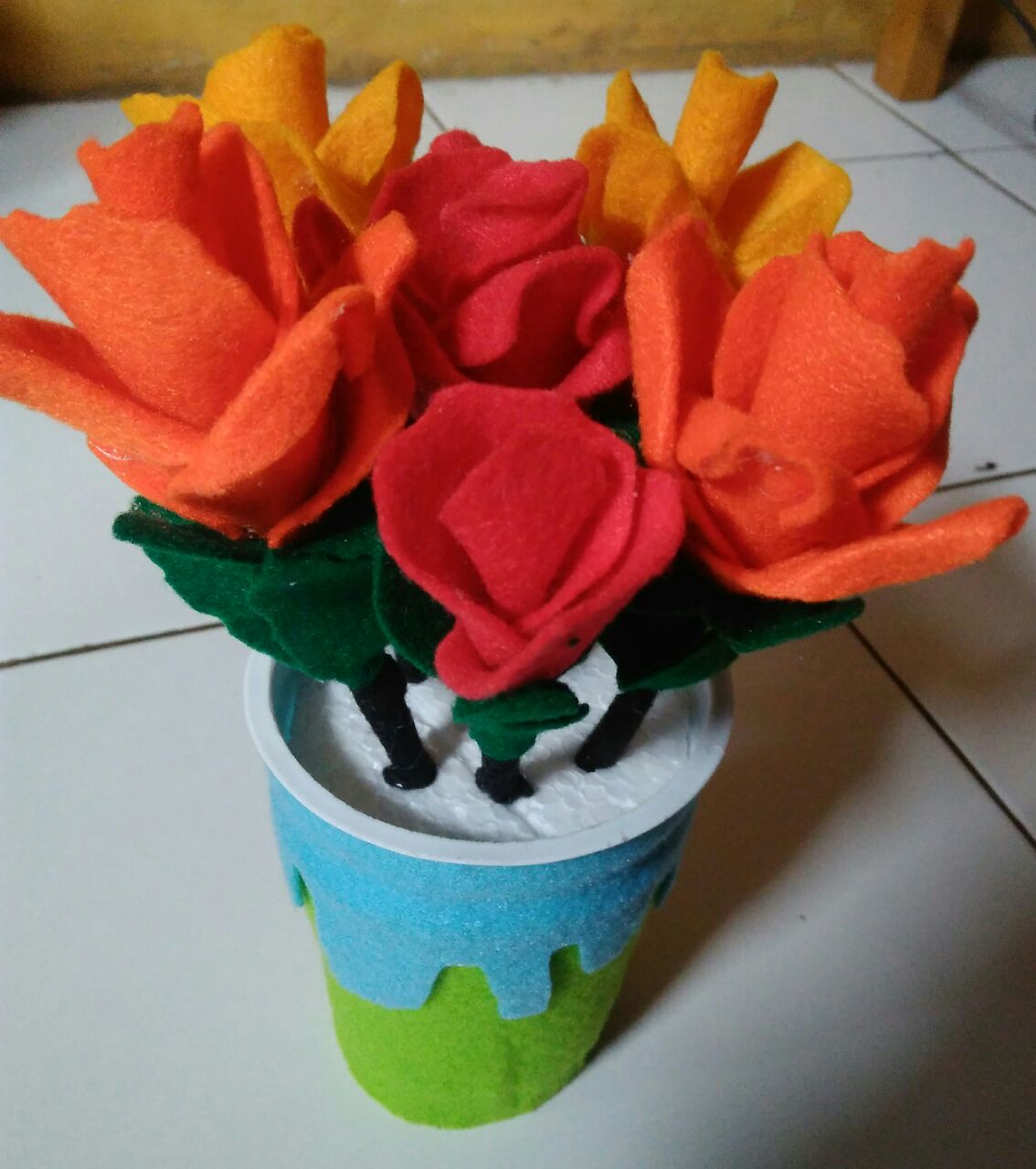 Cara Membuat Bunga Mawar Dan Vas Dari Kain Flanel