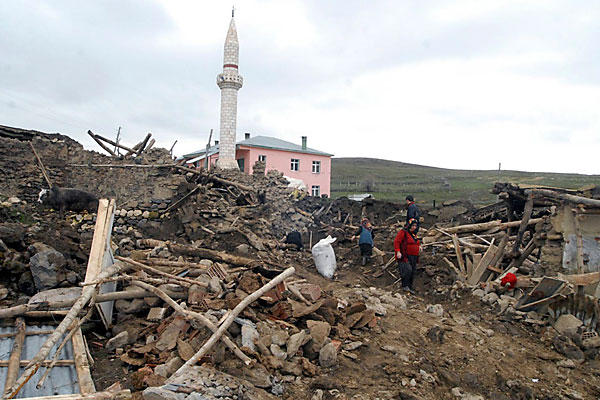 Cool Cars Games >> cool wallpapers: Turkey earthquake Cool Cars Games >> cool wallpapers: Turkey earthquake