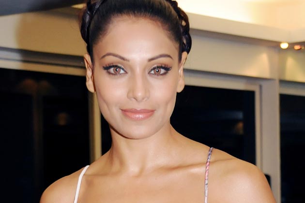 Top 10 SCANDALS IN BOLLYWOOD - the top ten list