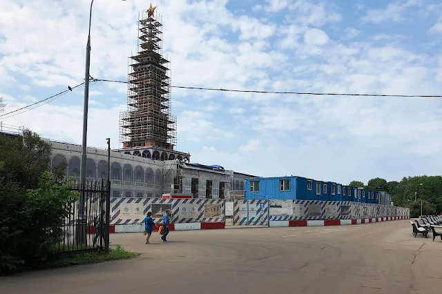 Ленинградское шоссе, парк Северного речного вокзала, реконструируемый Северный речной вокзал