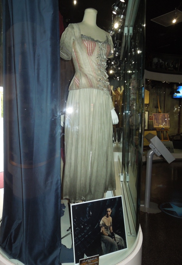 Hollywood Movie Costumes and Props: Anne Hathaway's Fantine costume ...