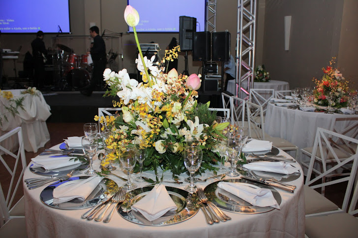 Produção Eventos Arte Floral. ( mesa dos noivos .)