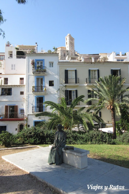 Isidor Macabich al fondo la catedral de Ibiza