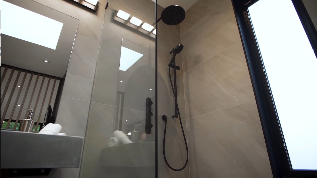 40 Interior Design Photos vs. 10 Second St, Toronto Luxury Home Tour