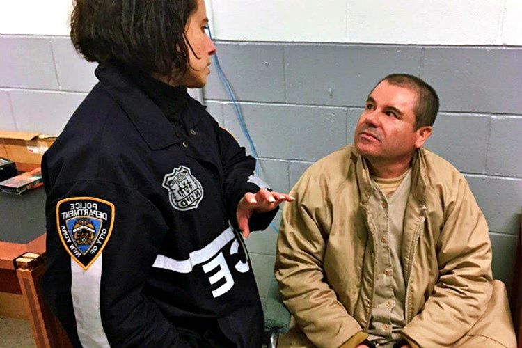 Meksika hükümet yetkililerine gözdağı veren El Chapo, günler sonra güvenlikli evine yapılan bir baskınla yakalandı.
