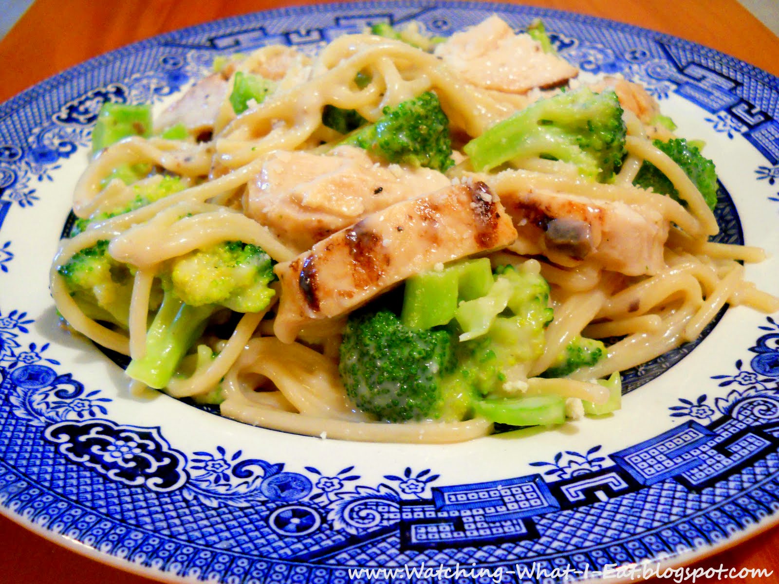 Watching What I Eat Chicken, Broccoli & Mushroom Alfredo